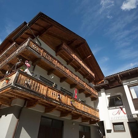Alfonsstueberl - Ferienwohnungen & Restaurant Innervillgraten Exterior foto