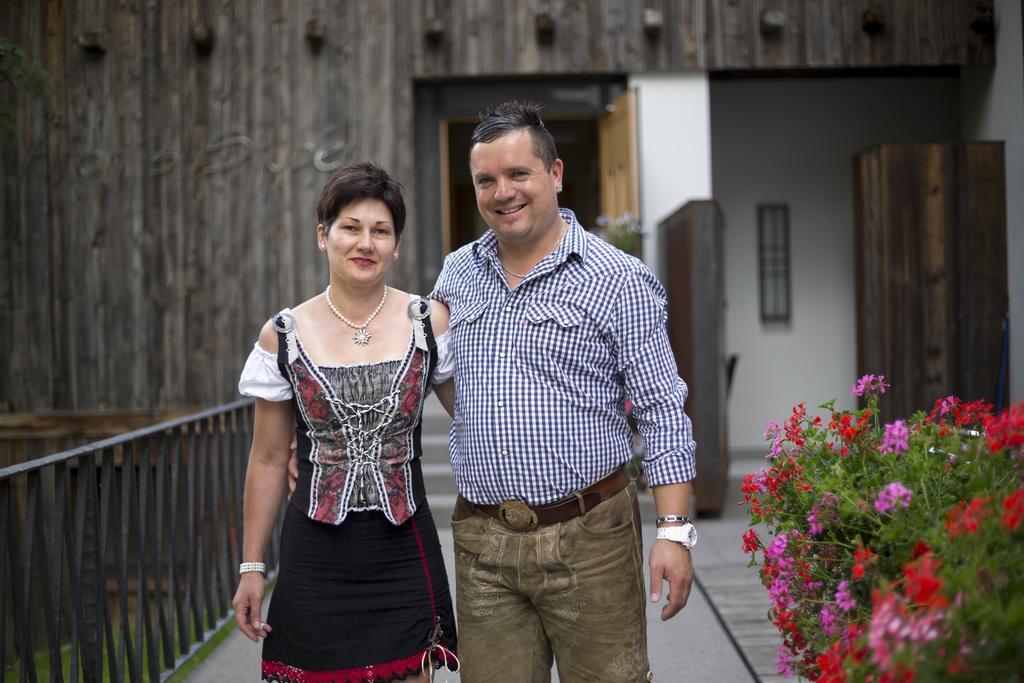 Alfonsstueberl - Ferienwohnungen & Restaurant Innervillgraten Exterior foto