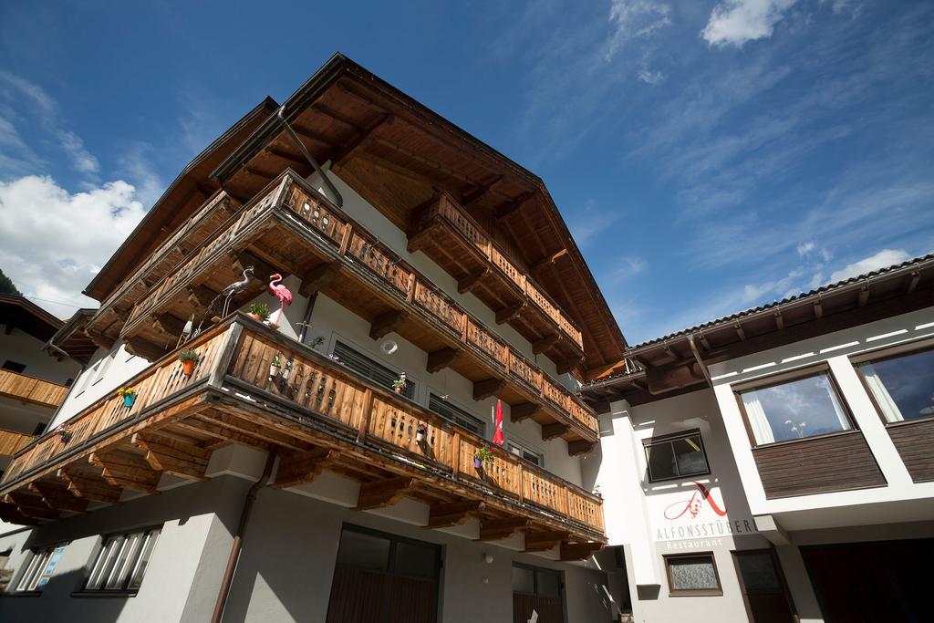 Alfonsstueberl - Ferienwohnungen & Restaurant Innervillgraten Exterior foto